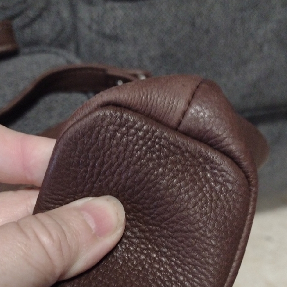 👜 Fossil Brown Leather Shoulder Bag with Textured Finish - Picture 4 of 10